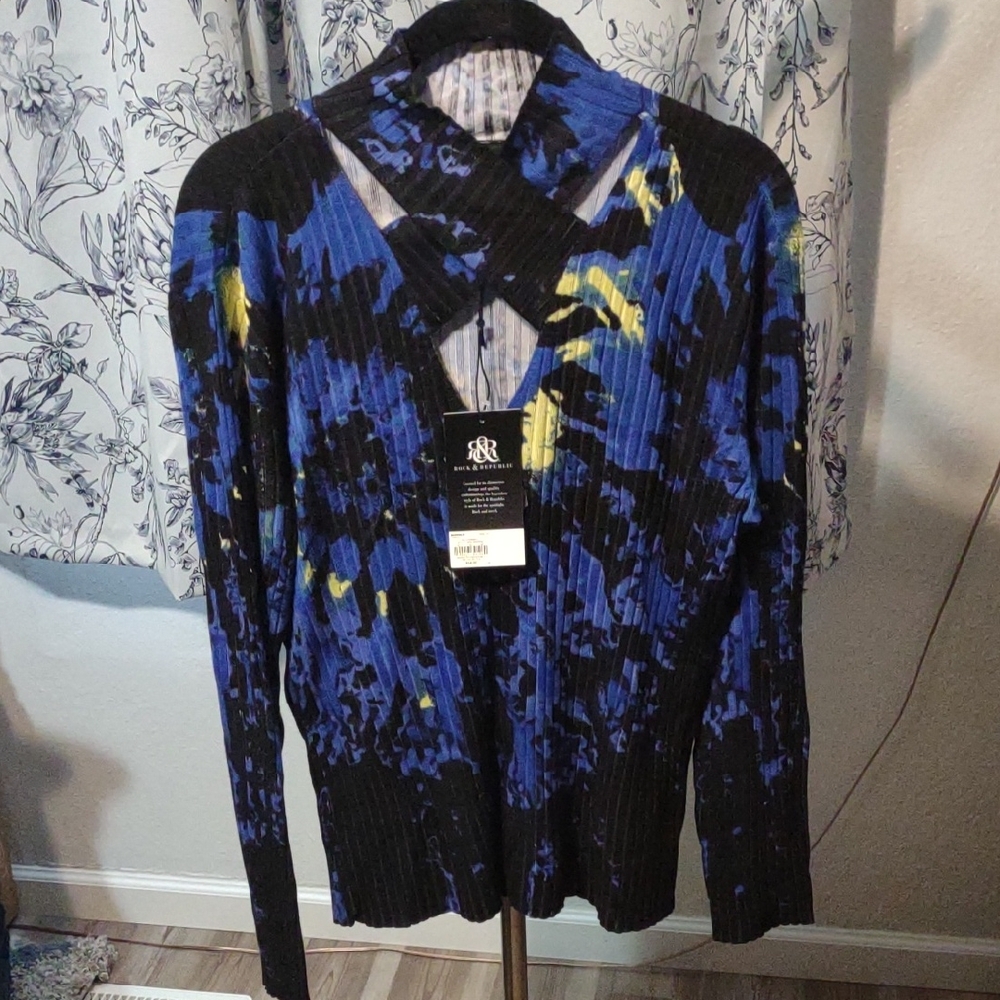 Rock & Republic V-Neck Sweater Blue and Black Scenic Design